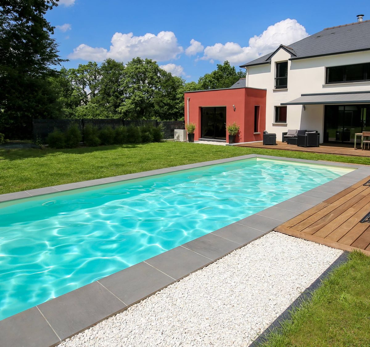 Quel matériau pour les plages et margelles d&#8217;une piscine ? Colmar